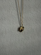 VINTAGE CAMARA NECKLACE