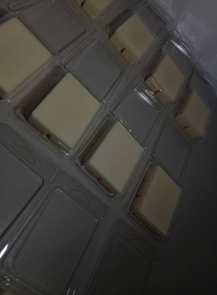 BLUEBERRY COBBLER — SOY WAX MELT (SCENTED)