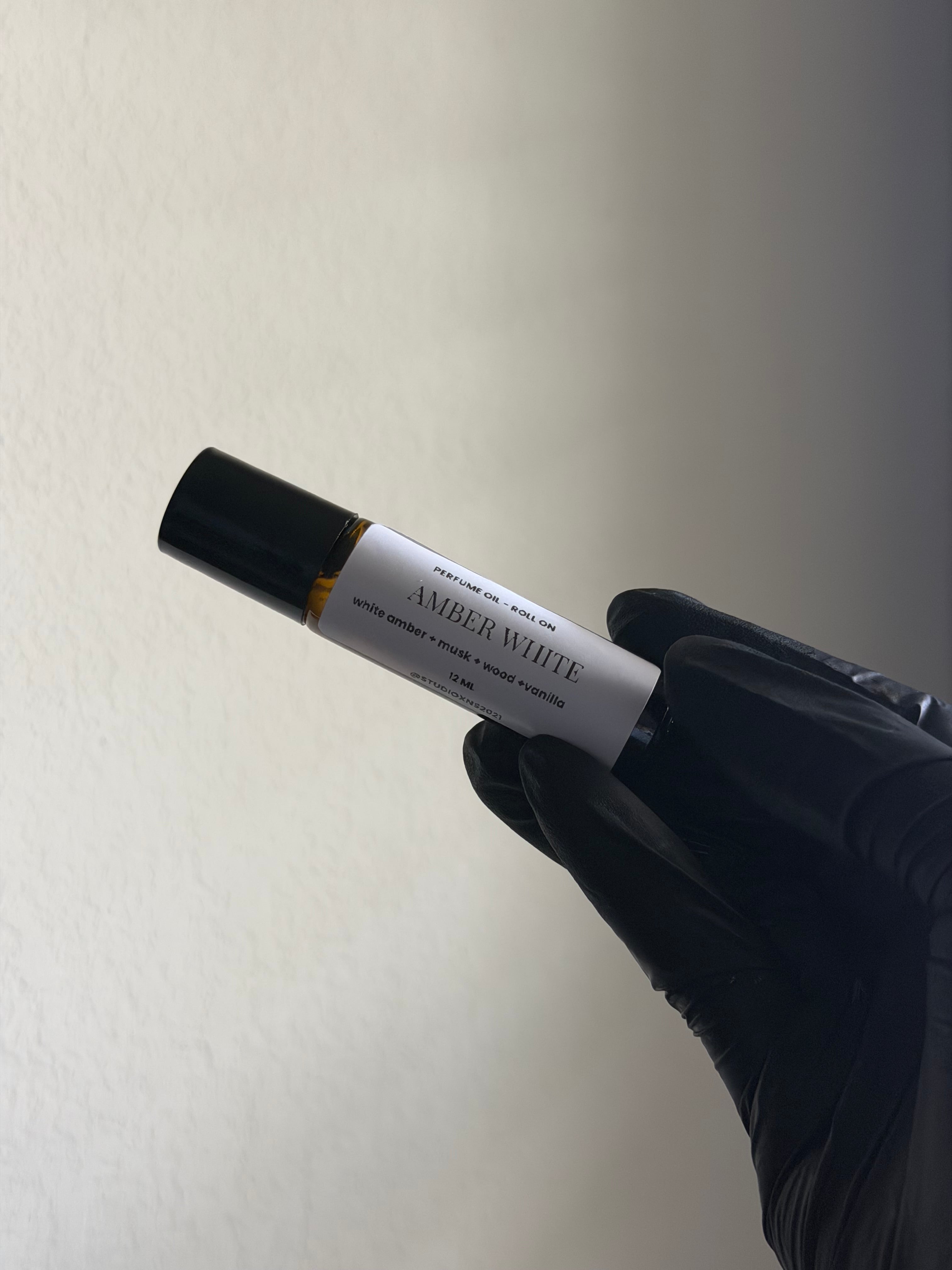 AMBER WHITE PERFUME OIL ROLL-ON