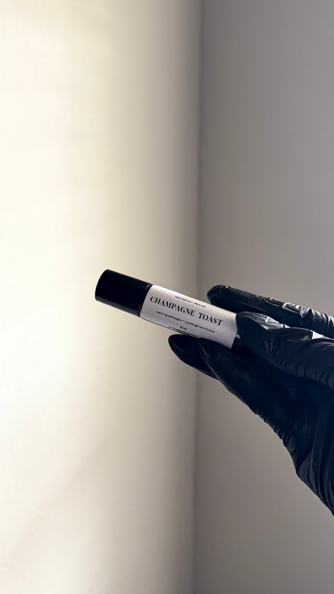 CHAMPAGNE TOAST PERFUME OIL ROLL -   ON