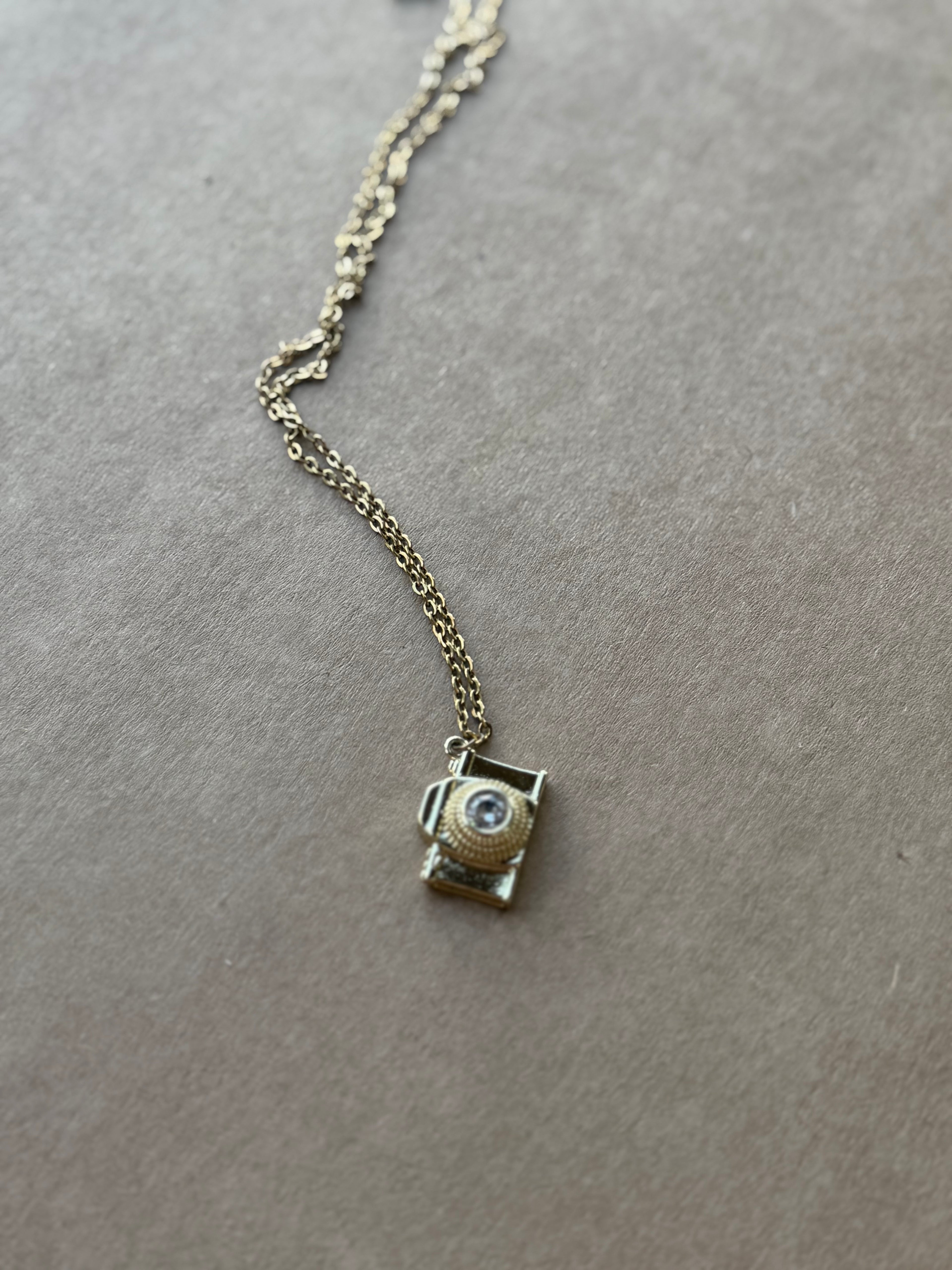 VINTAGE CAMARA NECKLACE