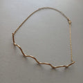 WAVY CHOCKER NECLAKE