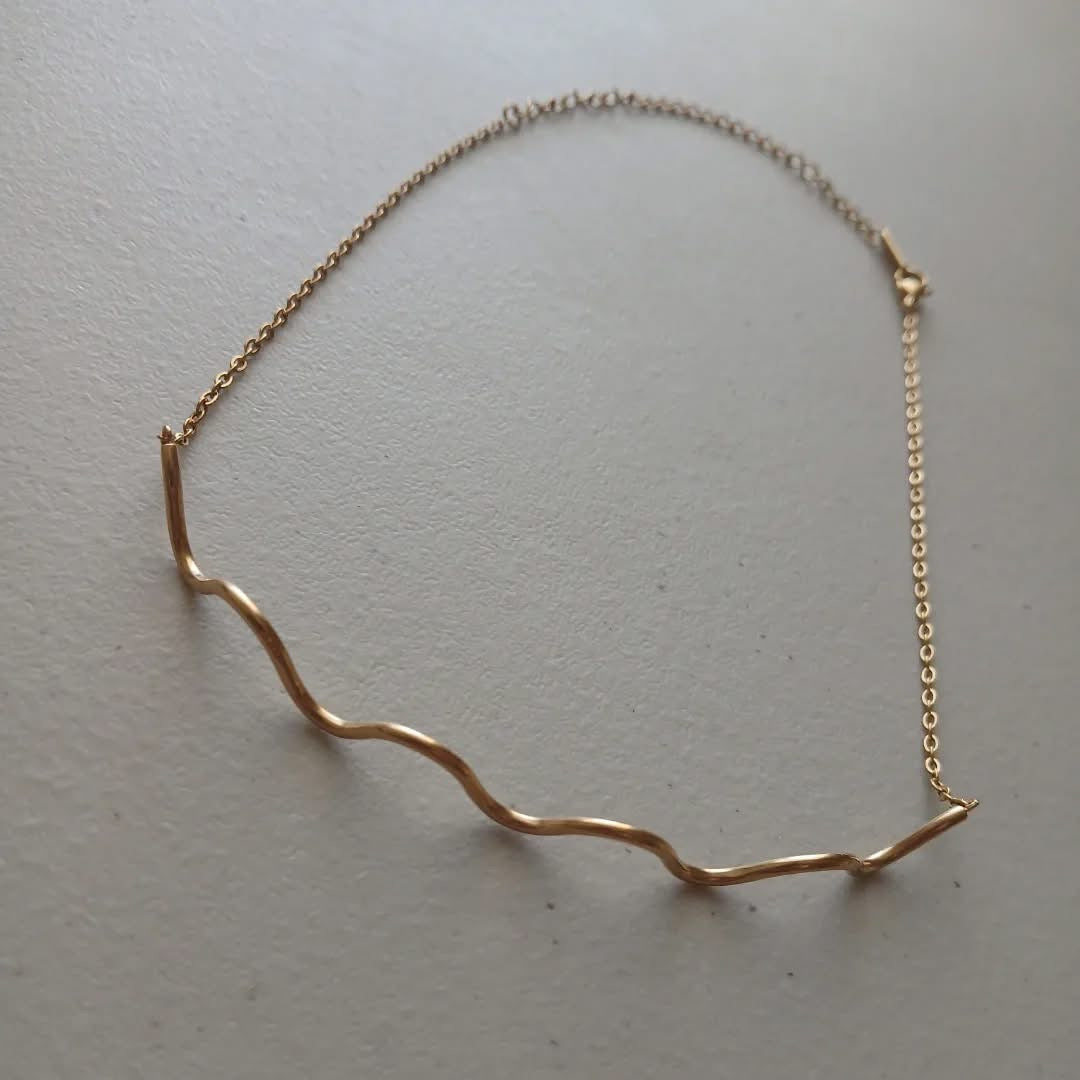 WAVY CHOCKER NECLAKE