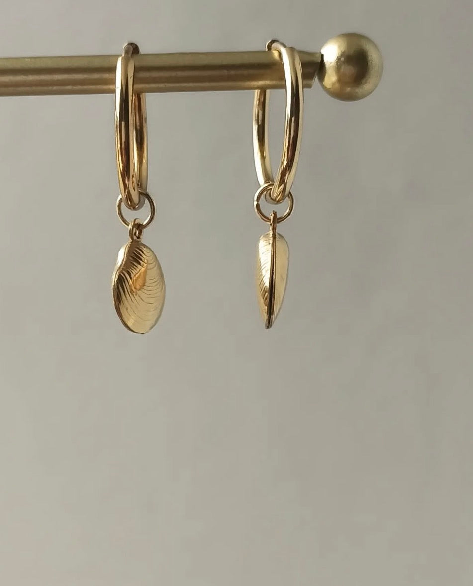 KAI  HUGGIE HOOP EARRINGS