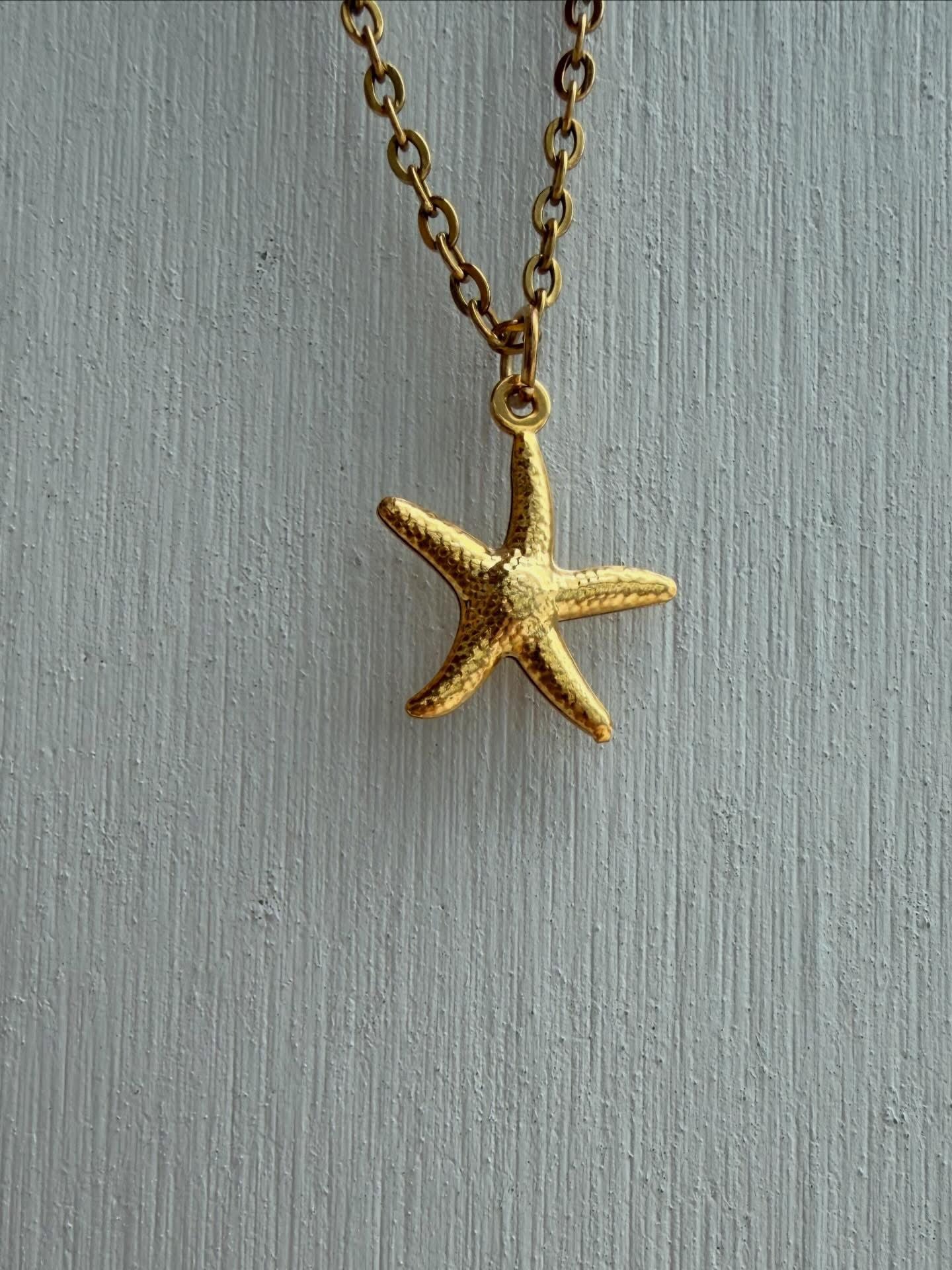 GOLDEN SEA STAR NECKLACE