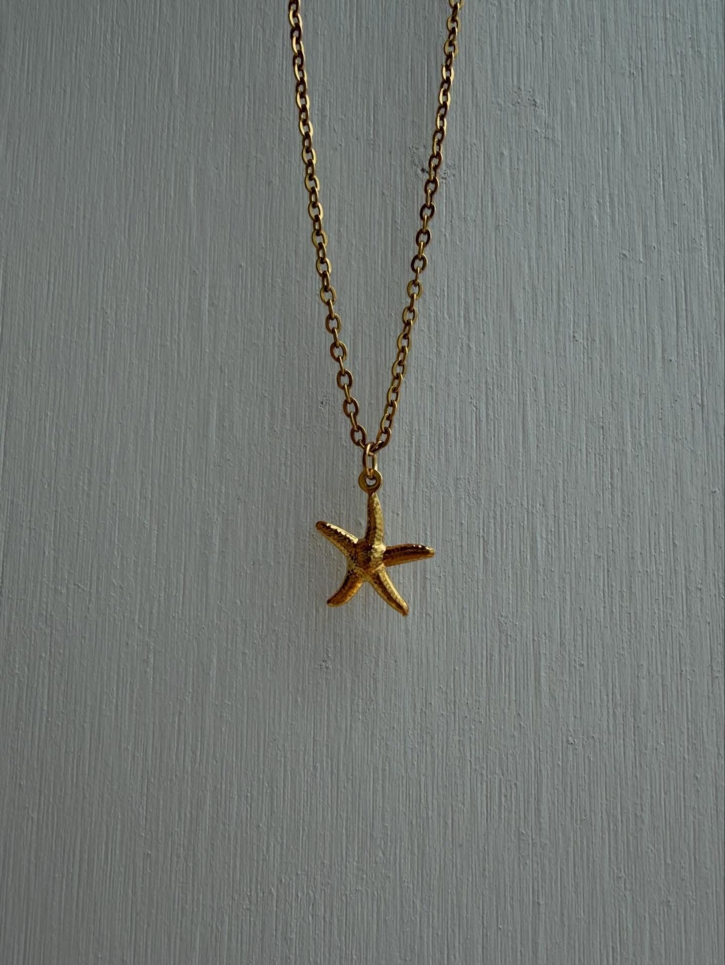 GOLDEN SEA STAR NECKLACE