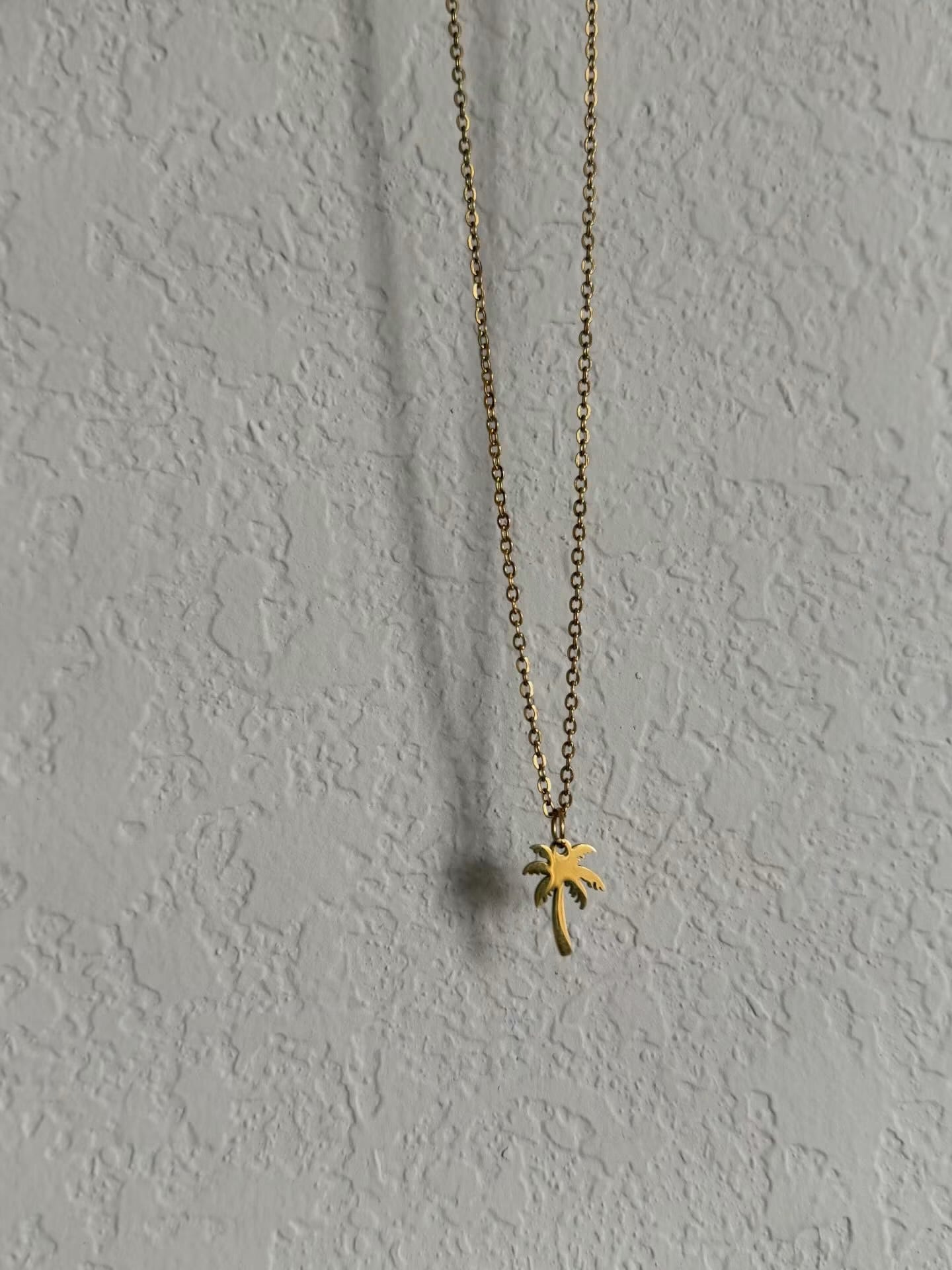 COCONUT PALM NECKLACE