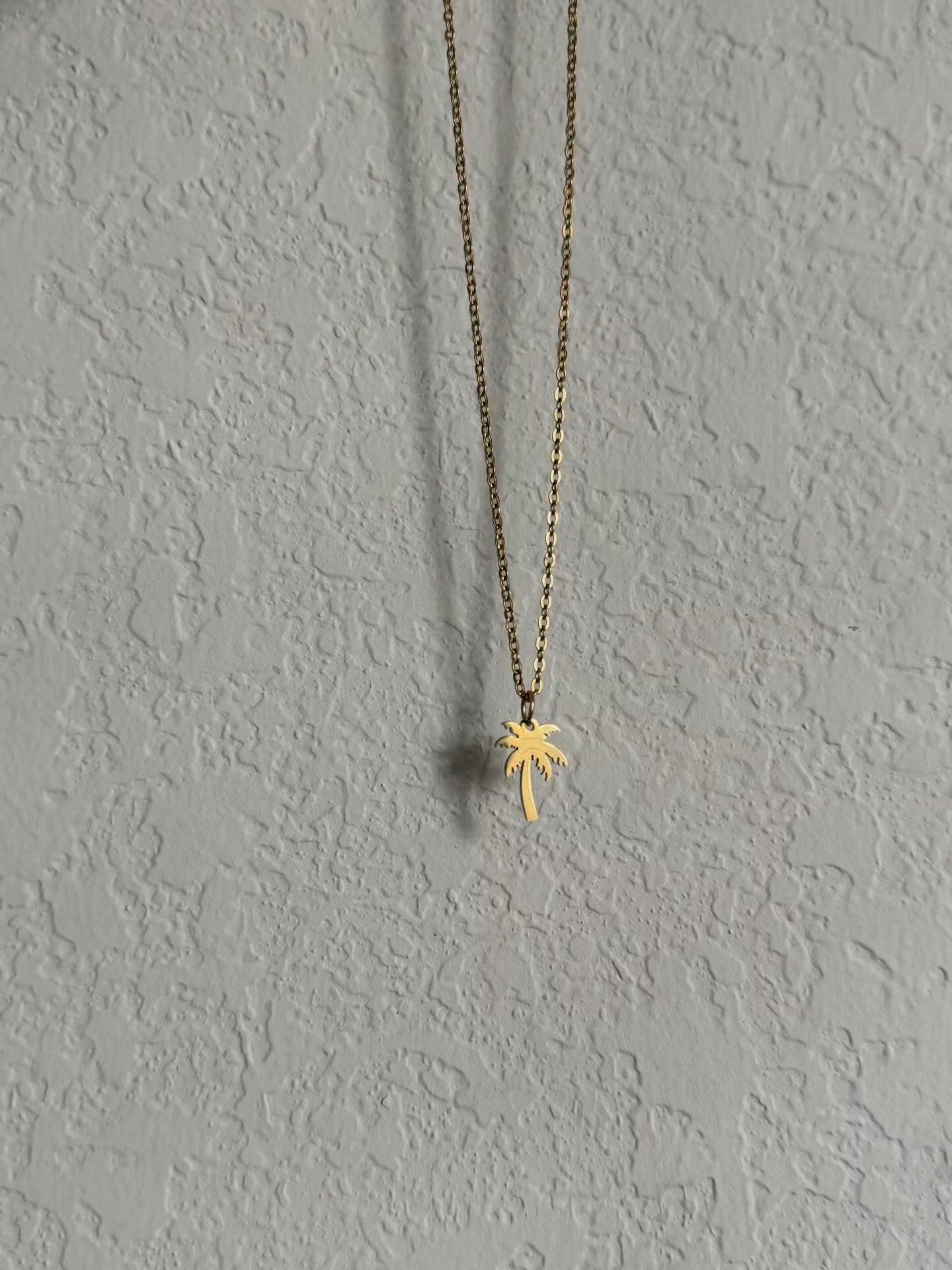 COCONUT PALM NECKLACE