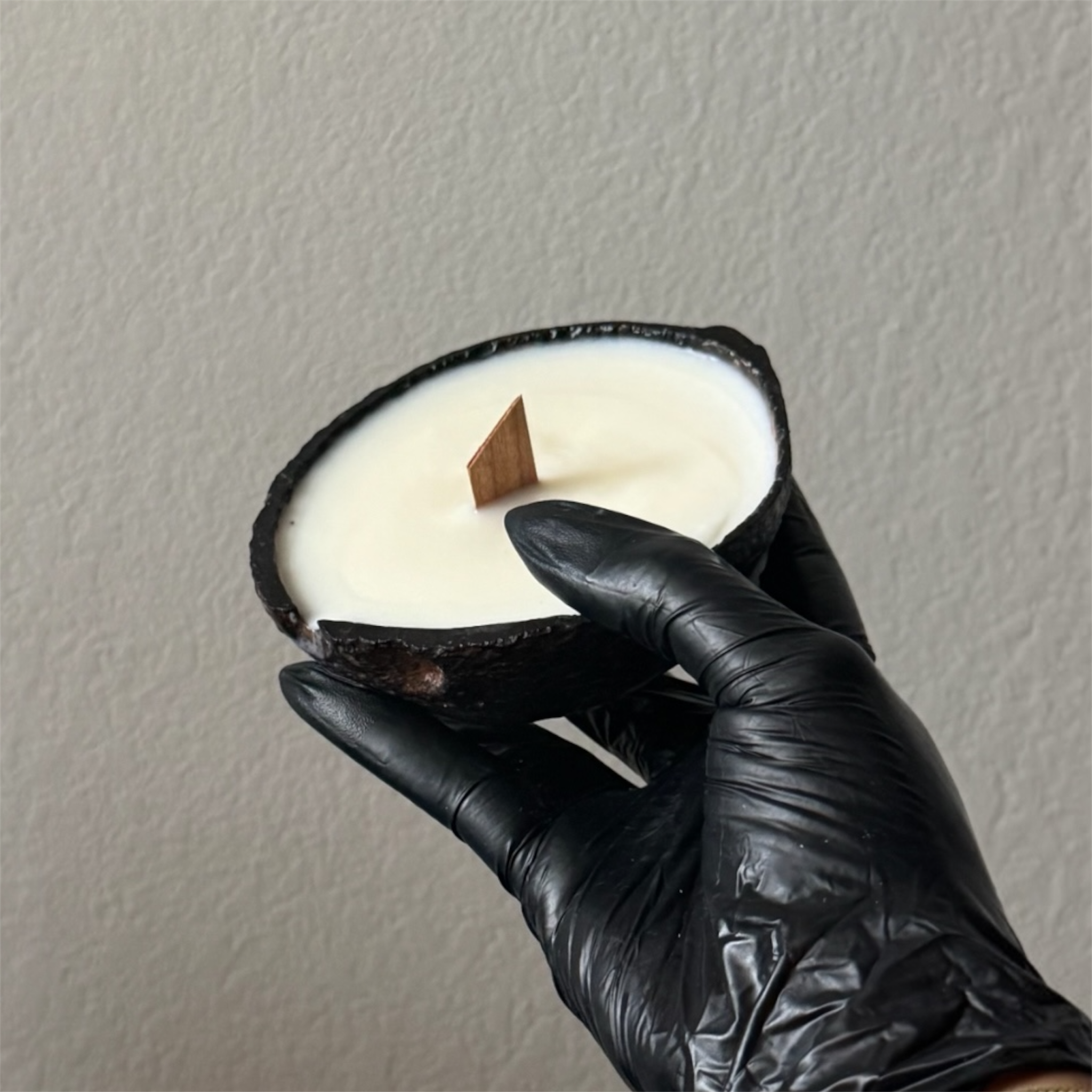TROPICAL GLOW COCONUT SHELL CANDLE