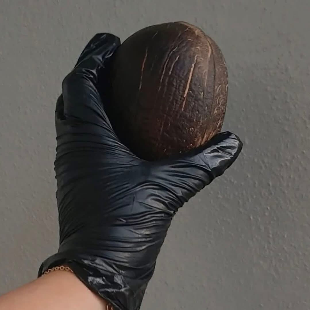 PALO SANTO COCONUT SHELL CANDLE